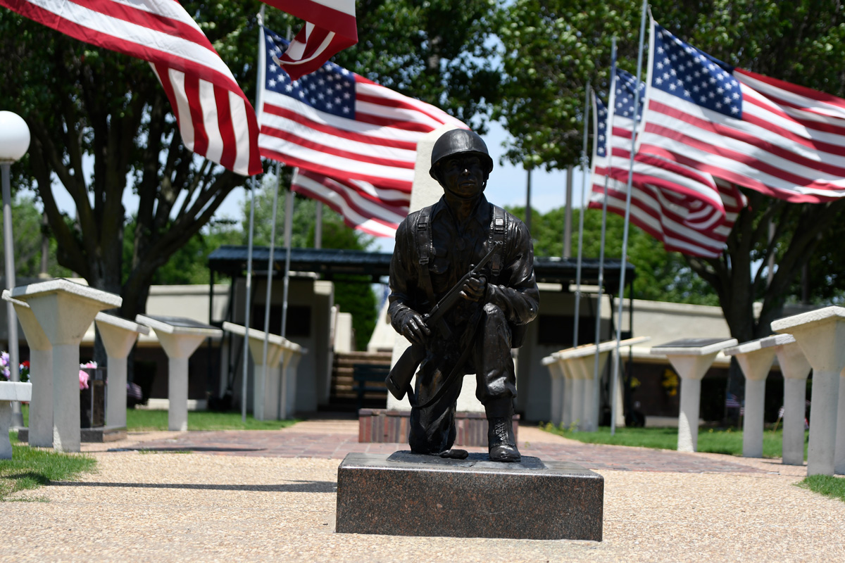 The line of flags kept along the Avenue